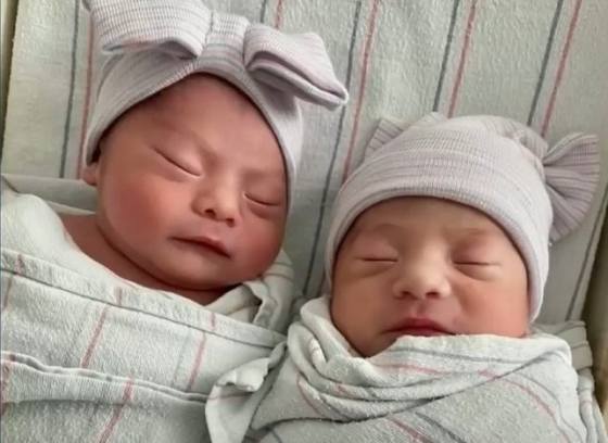 kalifornska nemocnica zazila raritny porod dvojcata prisli na svet v rozdielnych rokoch video