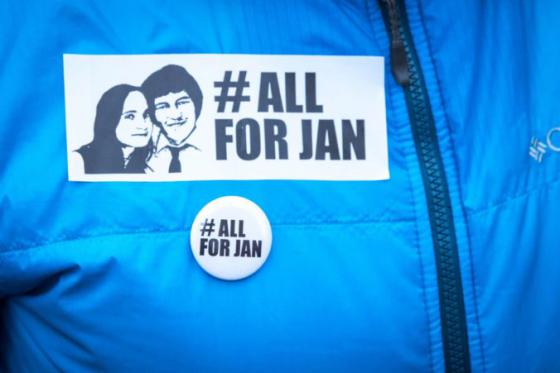 Nosenie odznakov #AllForJan redaktormi RTVS nie je podľa Maďariča problém, Farkašovský nesúhlasí