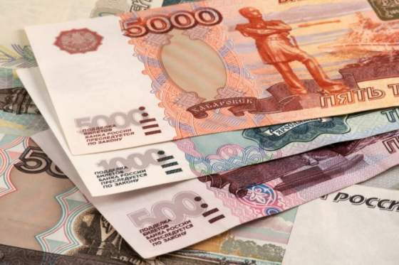 rusky rubel klesa oproti americkemu dolaru udajne za to mozu zapadne sankcie a putinovo minanie na vojnu
