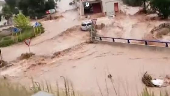 primorske katalanske mesto alcanar postihla nahla povoden auta unasala voda video