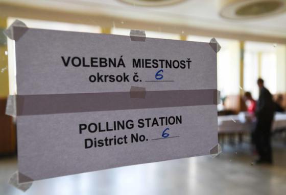 Ľudia pripisujú februárovým voľbám na Slovensku vyššiu mieru dôležitosti, myslí si Slosiarik