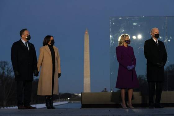 inauguracia americkeho prezidenta joe biden v stredu zlozi prisahu hymnu zaspieva lady gaga