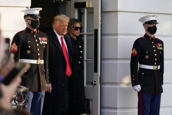 trump aj s manzelkou opustili biely dom bidenovej inauguracie sa nezucastnia video