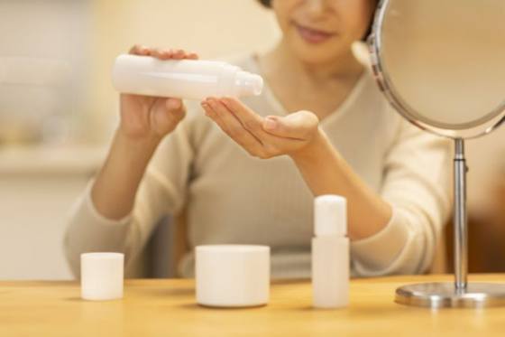 hygienici varuju pred nebezpecnou kozmetikou moze sposobit podrazdenie pokozky a endokrinne problemy
