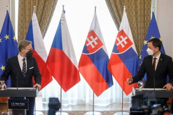 Premiér Heger sa stretol s Fialom, Česko je pre Slovensko najdôležitejší politický partner (video+foto)