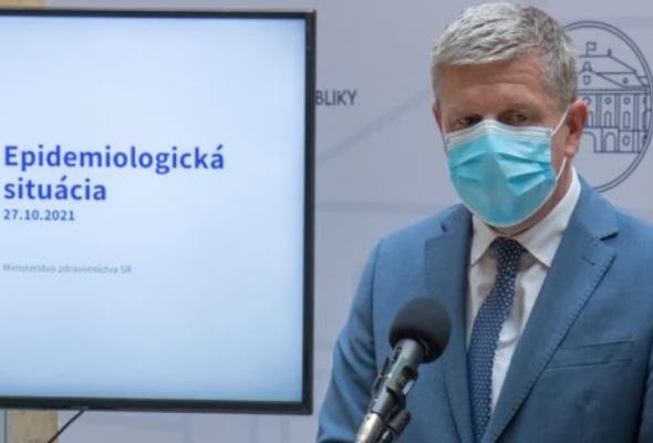 Na Slovensku skokovo pribúda počet infikovaných. Sme pripravení, upokojuje verejnosť Lengvarský 