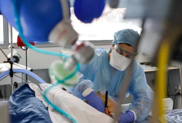 koronavirus na slovensku pribudli dalsie tisicky infikovanych v nemocniciach lezi viac ako 1500 ludi