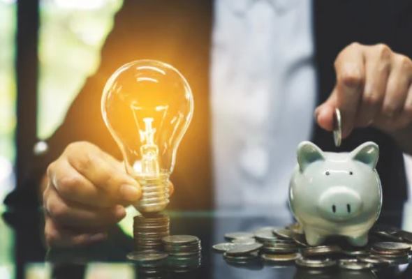 Viete, ako znížiť náklady na energie? Aj priveľká námraza v mrazničke vás môže stáť viac peňazí