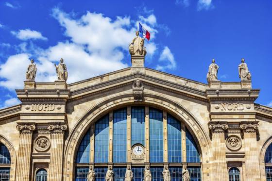 utok nozom na parizskej stanici si vyziadal viacero zranenych utocnika neutralizovali