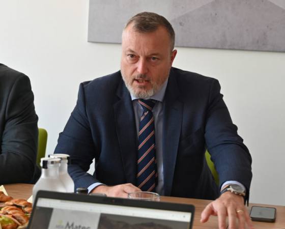 krajniak navrhuje vyplatit sefovi socialnej poistovne odmenu viac ako 7 tisic eur splnil vsetky ulohy