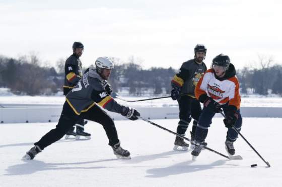 v kosiciach zabojuju timy z ceska a slovenska o titul sampiona v rybnikovom hokeji hra sa aj o kanadu