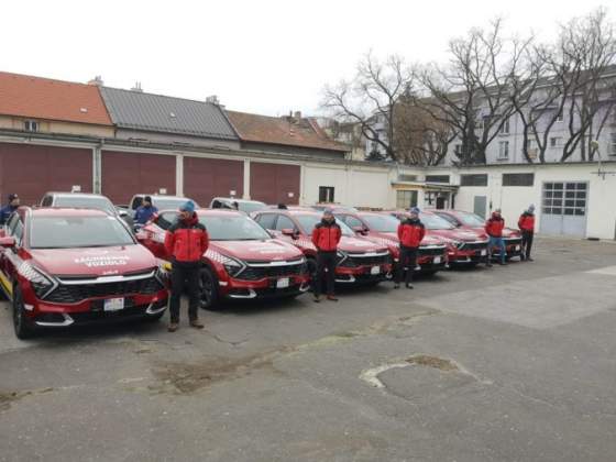 horski zachranari si od ministra sutaja estoka prevzali dalsiu novu techniku a auta za viac ako dva miliony eur foto