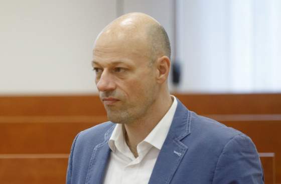 v standarde konci aj komentator dag danis vydavatelsky usek bol podla neho coraz viac prelezeny agentmi rozneho druhu