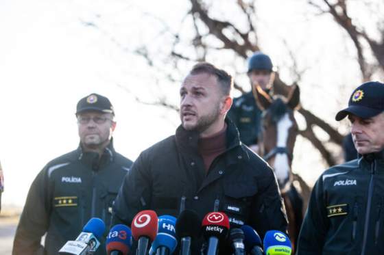 jeden policajt na pat kilometrov na slovensko madarskej hranici sa policia zameriava na nelegalnu migraciu foto