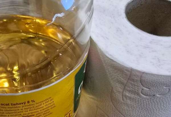zacala som pouzivat toaletny papier namoceny v octe tento trik odporucam kazdemu
