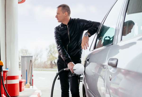 slovenski motoristi sa tohto roku nemusia obavat ceny paliv by podla analytika mali byt porovnatelne s vlanajskom