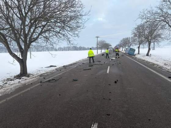 vodicka peugeotu skoncila po zrazke s autobusom v nemocnici nehoda sa stala diviackej novej vsi