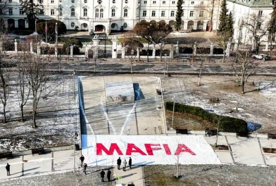 sas spusta celoslovensku kampan krajina podla strany prechadza do ruk mafie