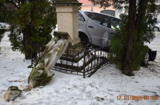 mlady vodic zisiel v boleraze z cesty doplatila na to socha svateho rochusa