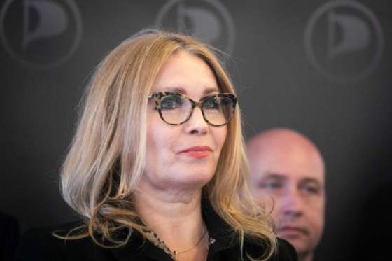 policia zadrzala sefku piratskej strany subovu demokrati hovoria o pomste