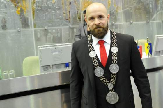 primator trnavy brocka svojim platom prekrocil hranicu 100 tisic eur podobne su na tom aj ini primatori