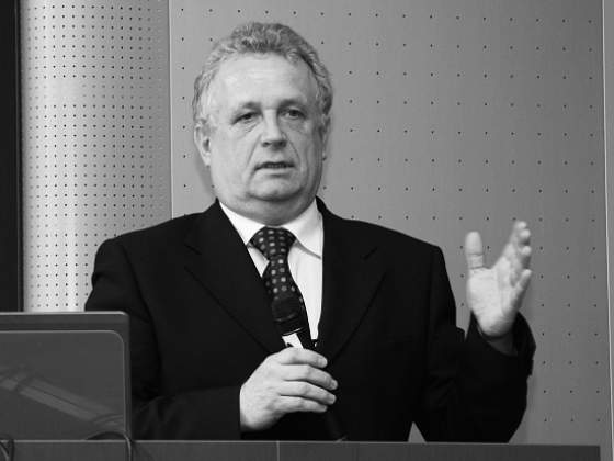 vo veku 68 rokov zomrel biochemik a byvaly predseda sav jaromir pastorek