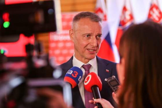 rasi sa vyjadril k alkoholu v narodnej rade a povedal ze poslancom nemoze dat fukat nerobia to ani parlamenty v europe