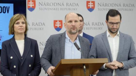 tiborovi gasparovi sa podla grendela splnil sen o policajnom rokovacom poriadku opozicia vyzyva pellegriniho aby ho nepodpisal