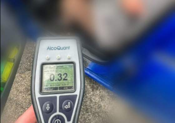 ucitelka nafukala v praci potom si sadla za volant