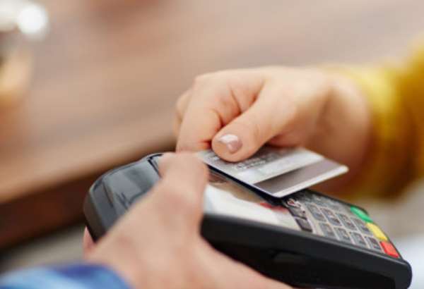 bezhotovostne platby sa stavaju povinnostou kartou ci mobilom zaplatite od marca vsade