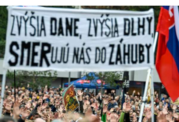 studenti napriec slovenskom sa spajaju aby vyjadrili znepokojenie nad krokmi sucasnej vlady