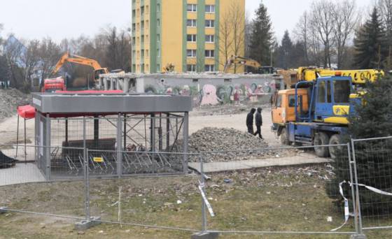 ukoncili verejnu zbierku pre obyvatelov bytovky v presove peniaze prisli aj zo zahranicia