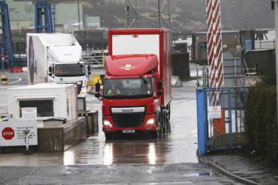 Export z Británie do Európskej únie výrazne klesol, nákladné autá sa z ostrovov vracajú prázdne