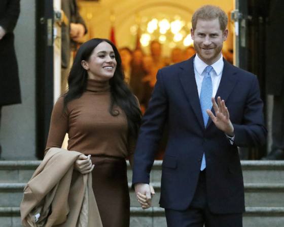 britsky princ harry s manzelkou cakaju druhe dieta datum porodu drzia v tajnosti