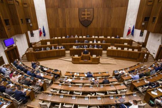 Parlament bude rokovať o predĺžení núdzového stavu, Šeliga chce v diskusii počuť aj opozíciu