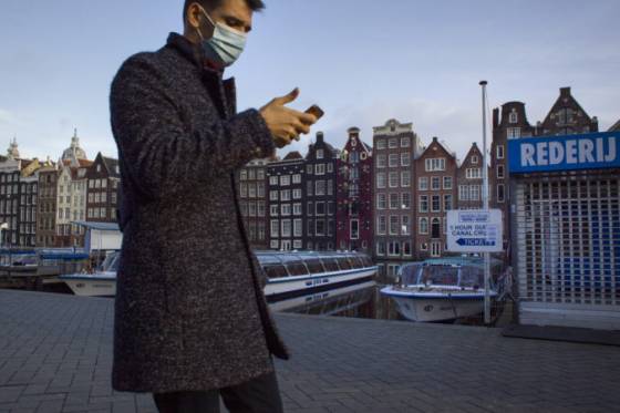 Holandsko musí zrušiť nočný zákaz vychádzania, podľa súdu porušuje slobodu pohybu i súkromia