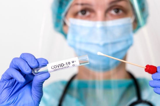 Poisťovne po novom preplácajú iba dva PCR testy mesačne. Štát chce aj na testovaní ušetriť 10 miliónov eur