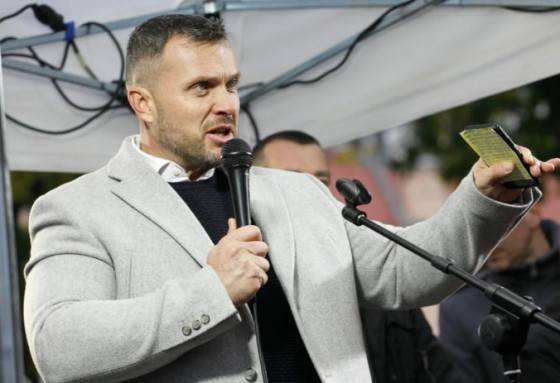 suja oznacil bencika za estebaka a cloveka najnizsich pudov