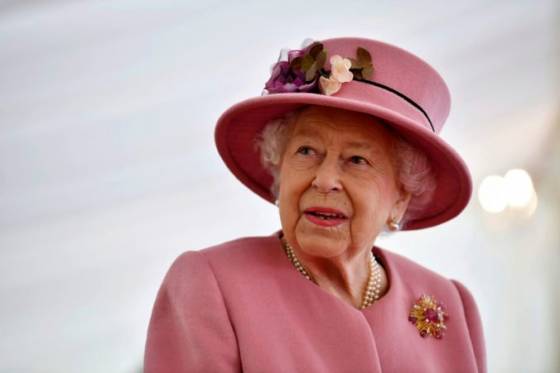 britska kralovna alzbeta ii oslavuje platinove jubileum spojenemu kralovstvu panuje 70 rokov