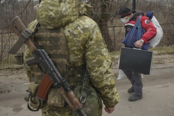 rusi sa vraj snazia vyprovokovat ukrajinskych vojakov k chybe aby ospravedlnili invaziu