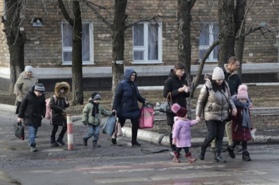 ludia z pohranicnych oblasti ukrajiny opustaju svoje domovy separatisti zacali s mobilizaciou bojaschopnych muzov