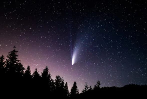 nocnu oblohu vo februari zdobi kometa 19p borrelly da sa pozorovat aj s malym dalekohladom