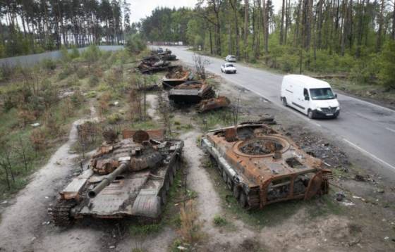 rusi pocas neuspesneho utoku pri ukrajinskom meste vuhledar stratili najmenej 30 obrnenych bojovych vozidiel video