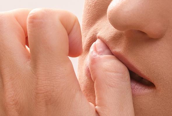 Ako sa môžete pokúsiť naučiť sa prestať si hrýzť nechty ?