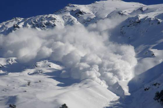vo vysokych nizkych aj zapadnych tatrach plati mierne lavinove nebezpecenstvo problemom je najma mokry sneh