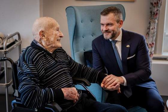 pellegrini navstivil 105 rocneho otca slovakov v irsku veselskeho priniesol mu darcek z oblubeneho klubu