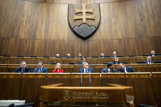 koalicii sa na druhy pokus podarilo otvorit parlamentnu schodzu rokovat bude o zdravotnickom i stavebnom zakone nazivo