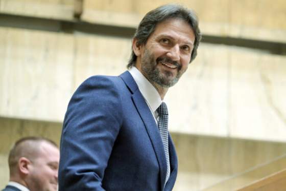 kalinak sa pustil do valla led obrazovka na kukurici vraj nie je problem horsie su prazdne cyklopruhy