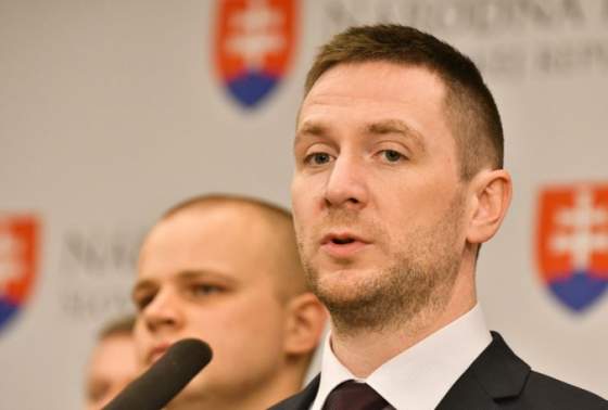 uhrik vyzval zilinku na zrusenie rozhodnutia prokuratora remetu v pripade darovania vojenskej techniky ukrajine