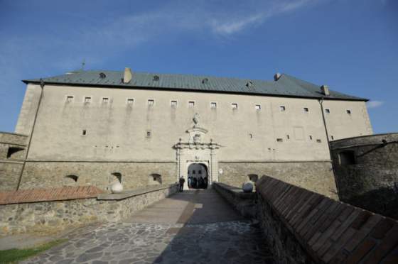 romantika pri svieckach na cervenom kameni snm chysta vynimocne valentinske vecerne prehliadky